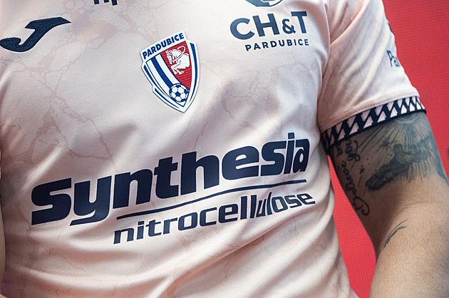 Růst pardubického fotbalu podpoří hlavní partner Synthesia, sníží i cenu vstupenek