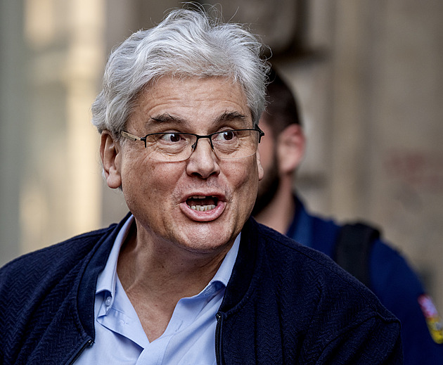 Ludvík je na postu referenta už od února. Není to pracovní pozice, zní z Motola