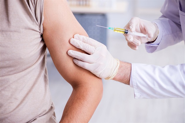 Očkování v lékárnách nechtějí ani pacienti, uvítali by výdej léků v ordinaci, tvrdí lékaři