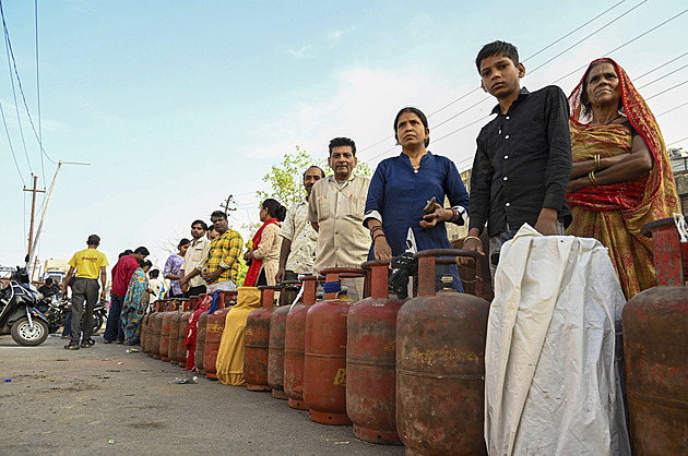Asie je na suchu. Jeden den jezdí jen auta s lichou značkou, potom se to prohodí