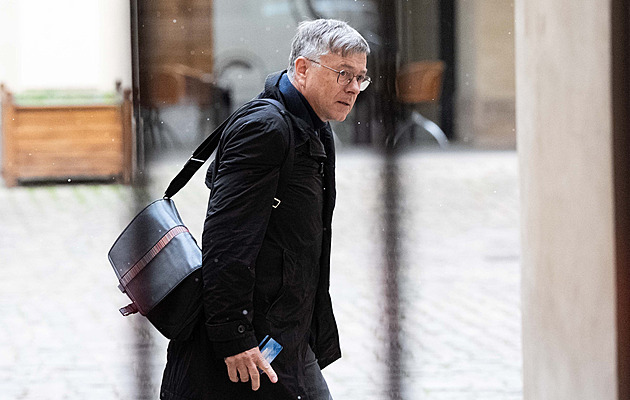 Paskvil, padlo na Radě ČT o návrhu na zrušení poplatků. S Klempířem chce jednat