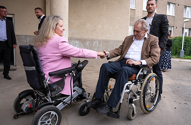 Zeman se zapojil do kampaně. Kandidátce ANO vyznal lásku, Havlíčka káral za deficit