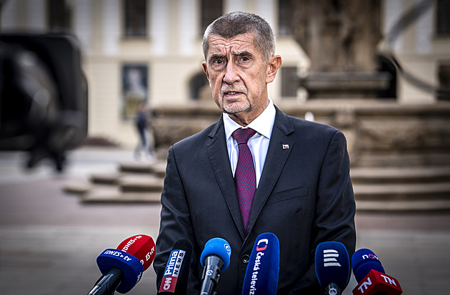 Babiš se bude s Pavlem scházet dle potřeby. Je čas, aby to udělal i Macinka, míní