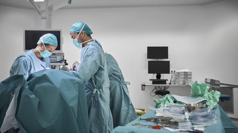 Ženě v nemocnici uřízli špatnou nohu. Ohio řeší neobvyklý případ pokažené operace